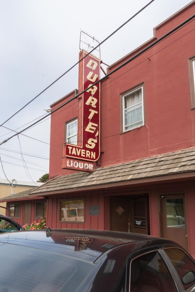Duarte's Tavern building and sign