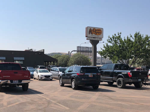 Cracker Barrel restaurant parking lot and sign