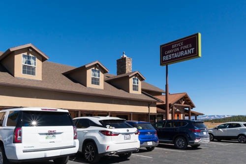 Bryce Canyon Pines Restaurant building, sign and cars