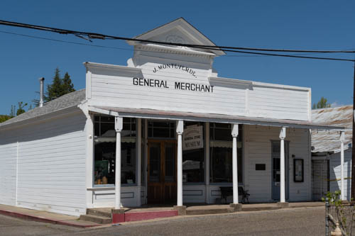 White general merchant building from the 1800s with pillars